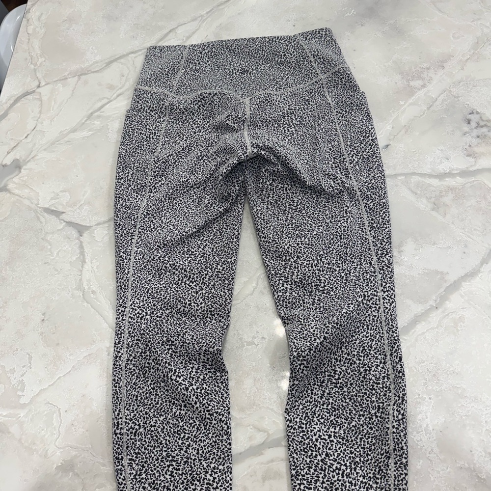 Athleta Black and White Patterned Leggings - Picture 4 of 6